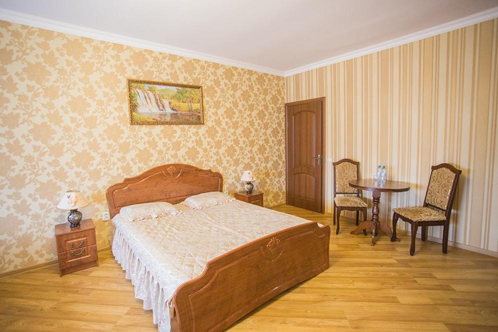 Goldenluxe Hotel Berehove  Exterior photo