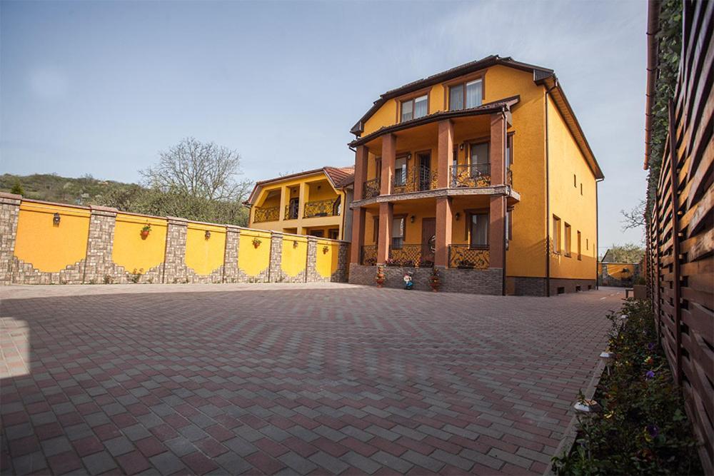 Goldenluxe Hotel Berehove  Exterior photo